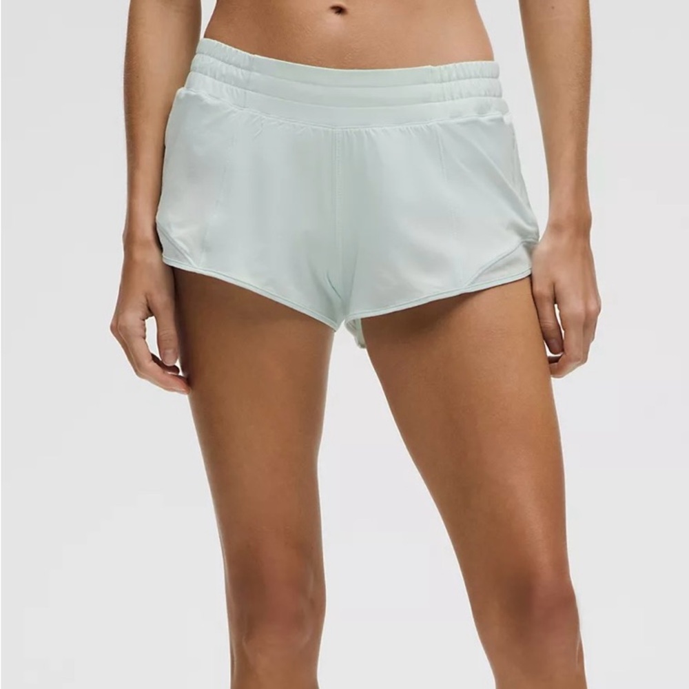 Lululemon 2.5” Hotty Hot Shorts Mint Green - Size 6
